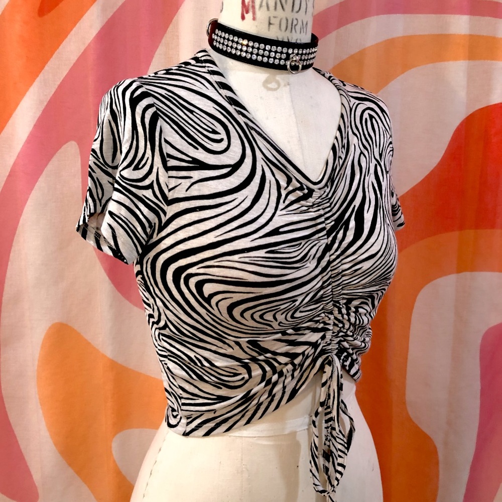 Trippy 90s Printed Cropped Tee